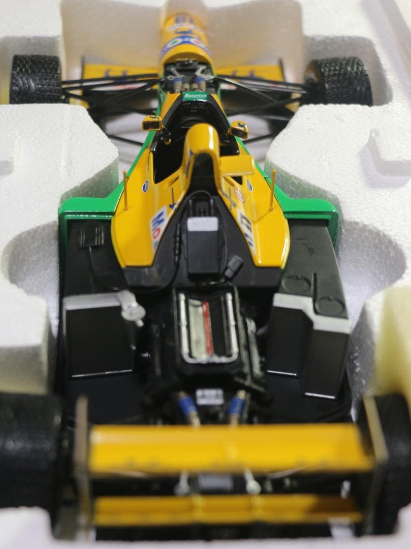 貴重ビックスケール１／1８　ベネトン・フォードＢ１９２　シューマッハコレクション