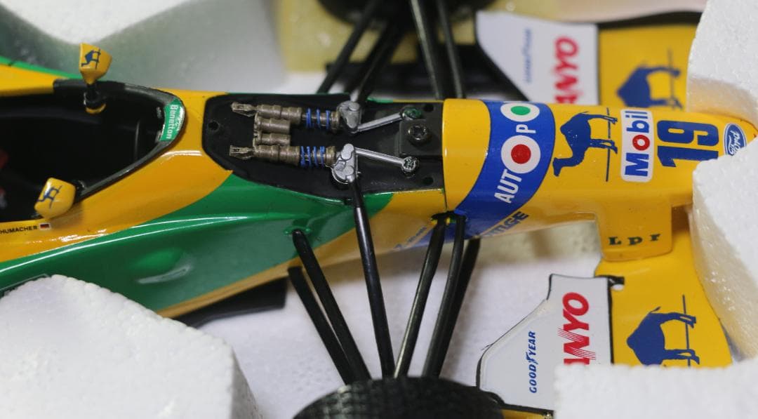 貴重ビックスケール１／1８　ベネトン・フォードＢ１９２　シューマッハコレクション