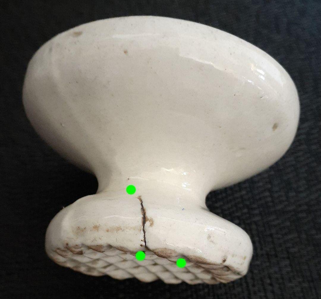 李朝　韓国古美術　韓国古陶磁器　白磁　陽刻浮彫　花文様　高付台皿　菓子型　餅型