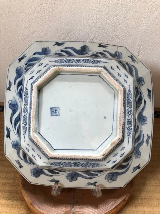四角の骨董皿