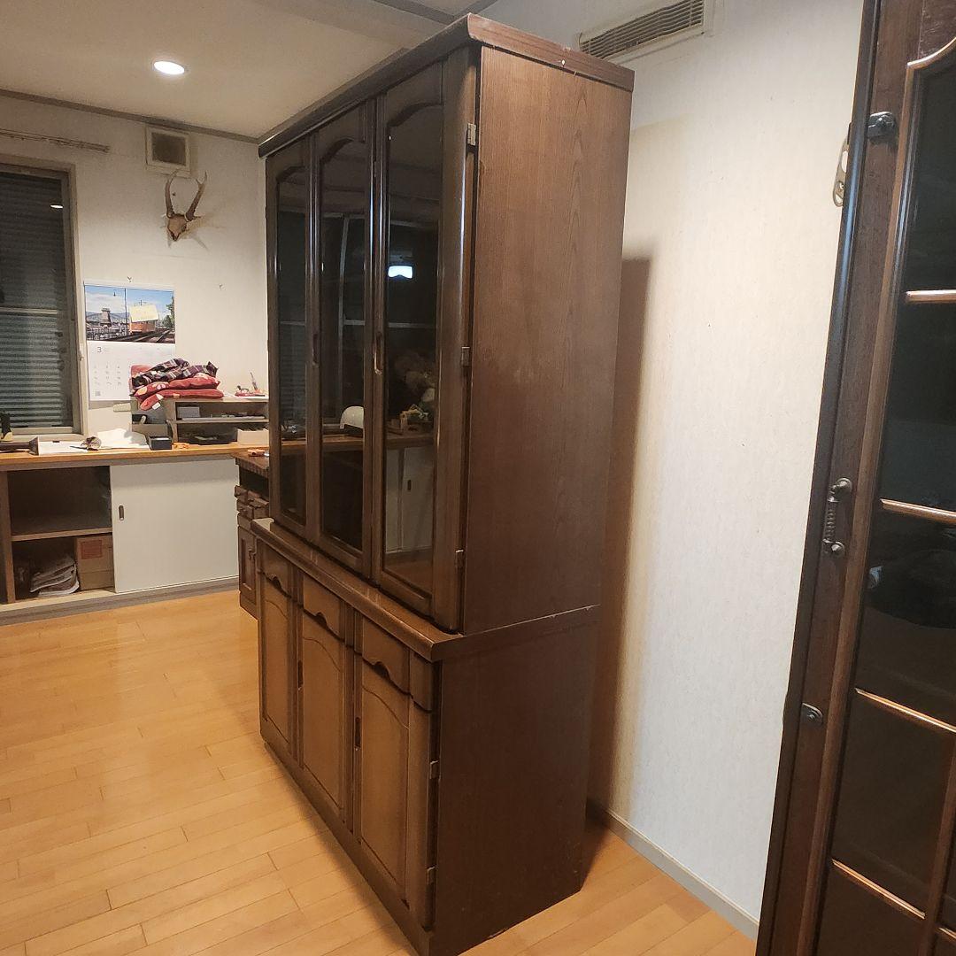 【直接引取】木製ブラウンキャビネット ガラス扉付き