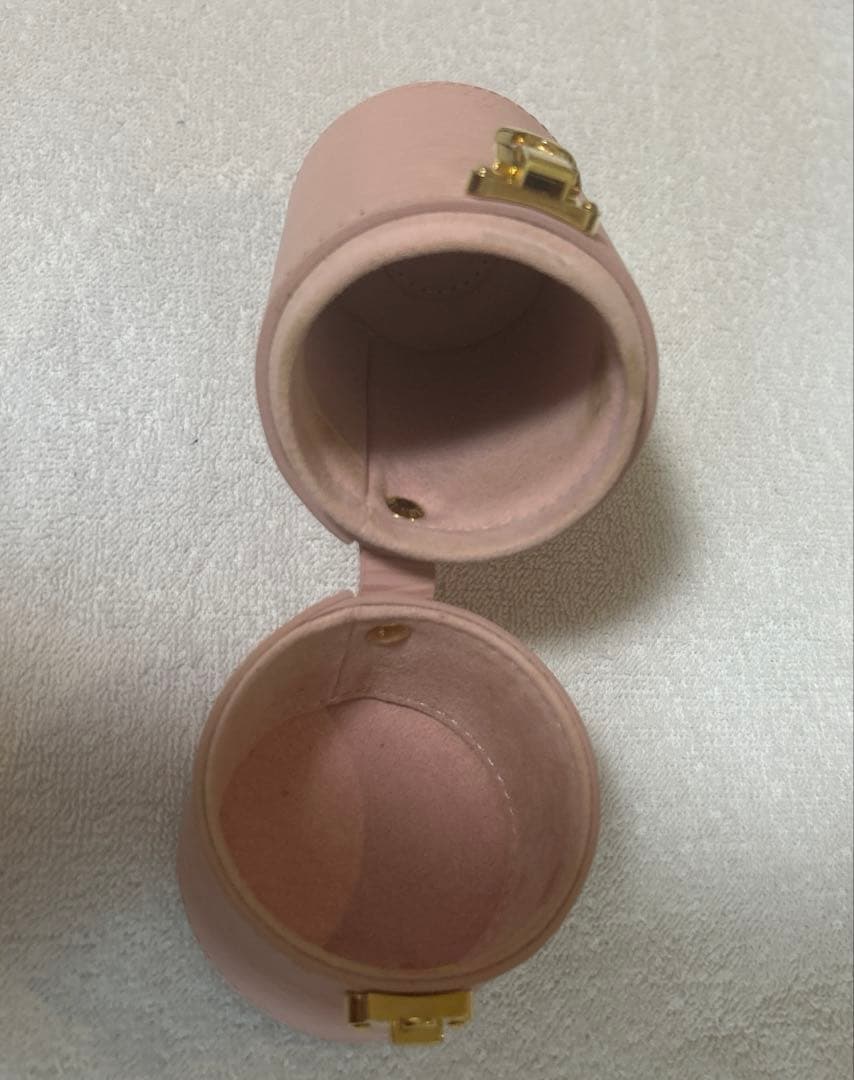 LOUIS VUITTON 香水ケース（箱、保存袋、メッセージカード付き）です。