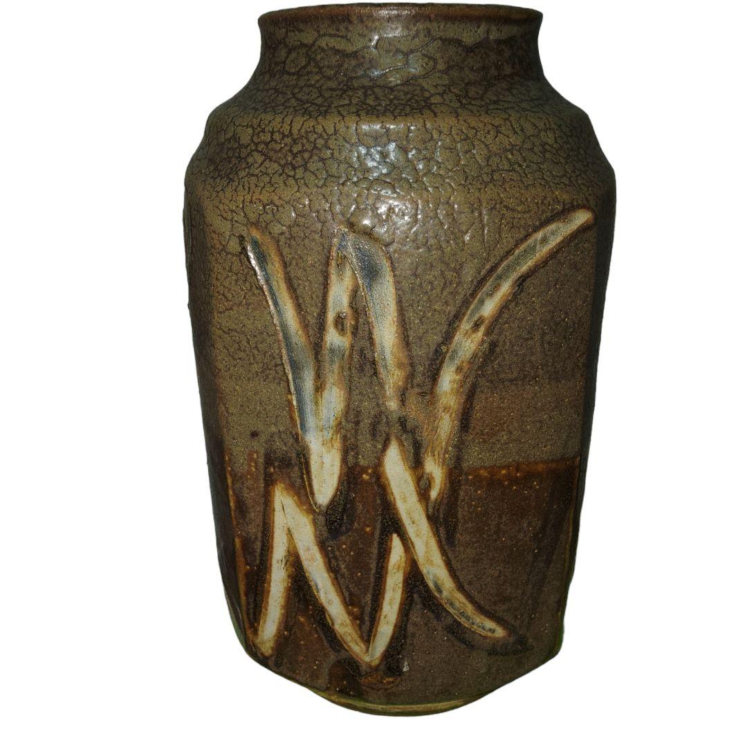 益子焼?　多面体鉄釉文字文花瓶　高さ30cm