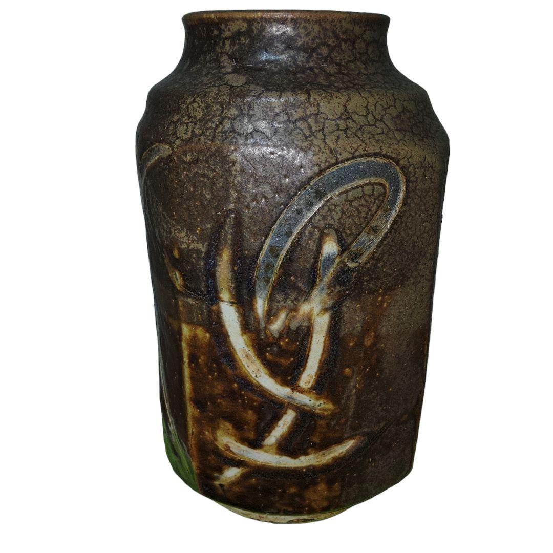 益子焼?　多面体鉄釉文字文花瓶　高さ30cm