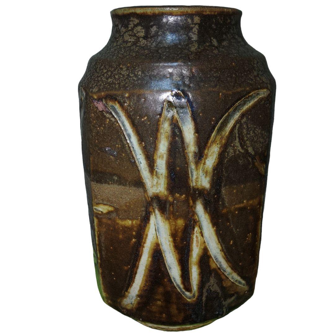 益子焼?　多面体鉄釉文字文花瓶　高さ30cm