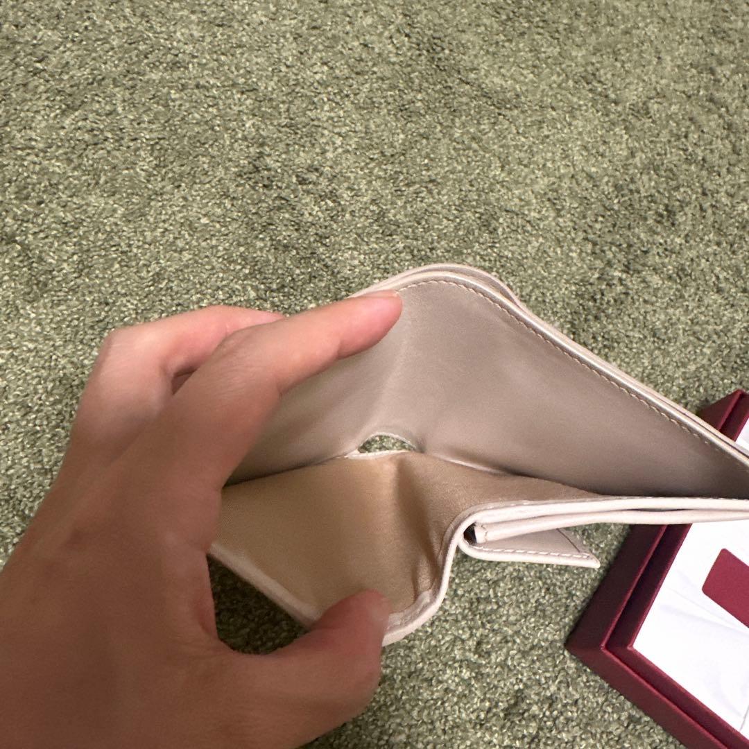 フェラガモ レザーリボン二つ折り財布お値下げ