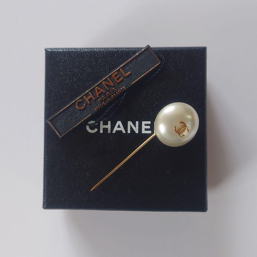 未使用に近い シャネル ピンブローチ 96P ココマーク フェイクパール ケース