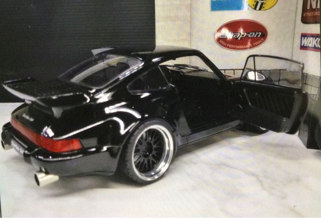 ソリド1/18ポルシェ911(964)Turbo3,6 1990 ブラック