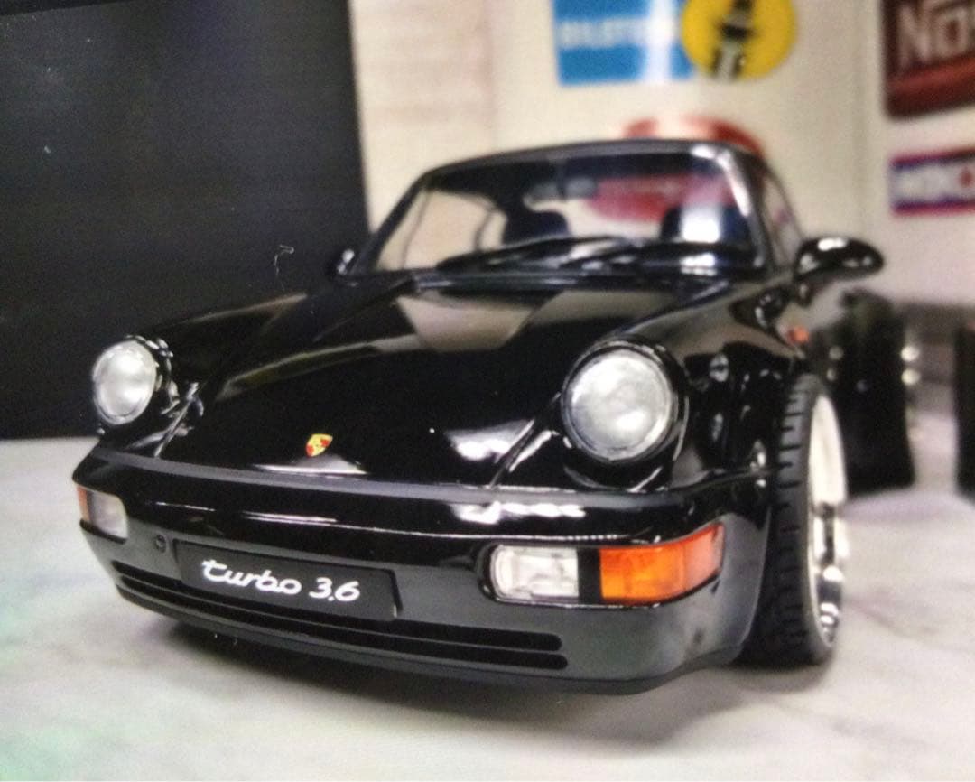 ソリド1/18ポルシェ911(964)Turbo3,6 1990 ブラック