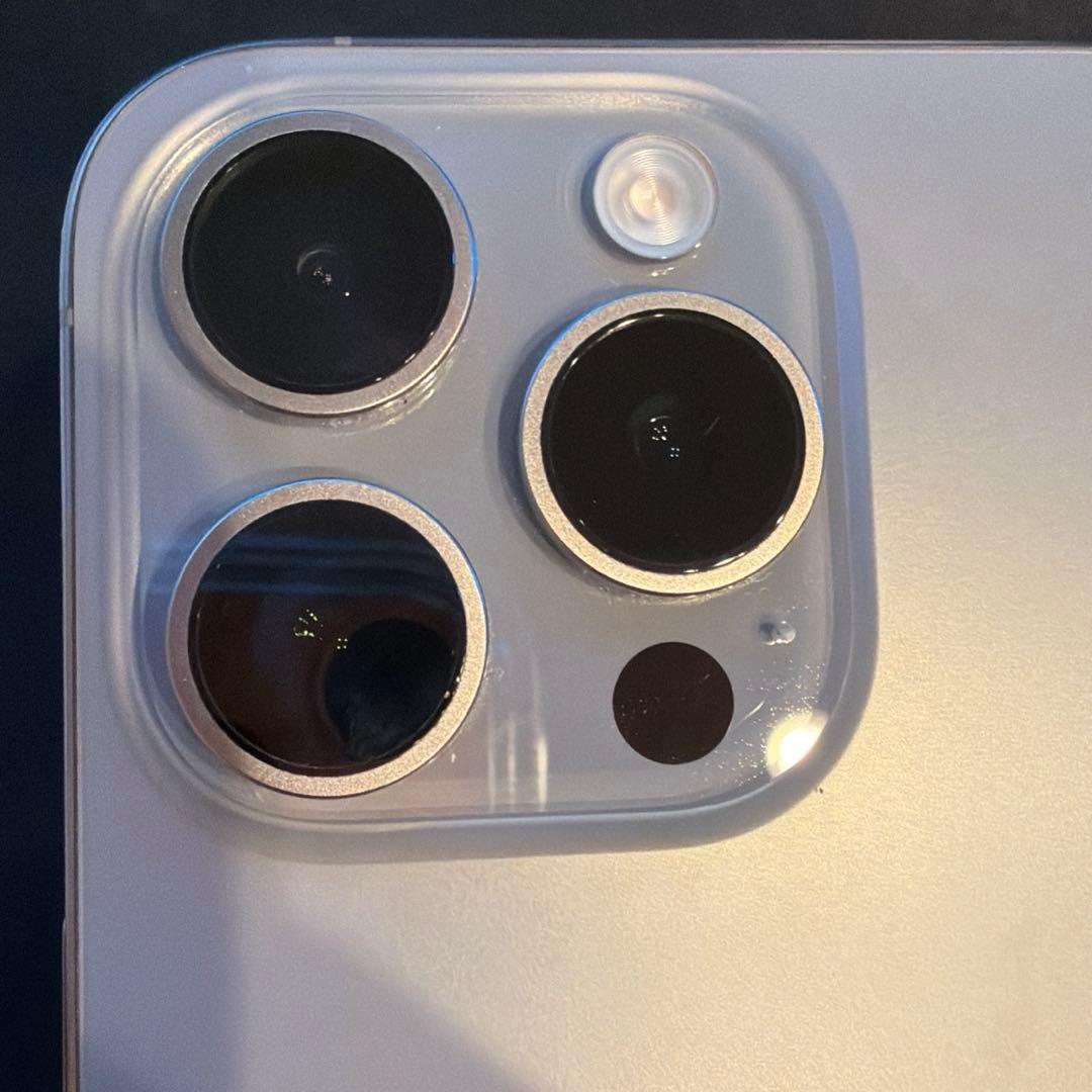 【美品】iPhone 15 pro 256GB ナチュラルチタニウム