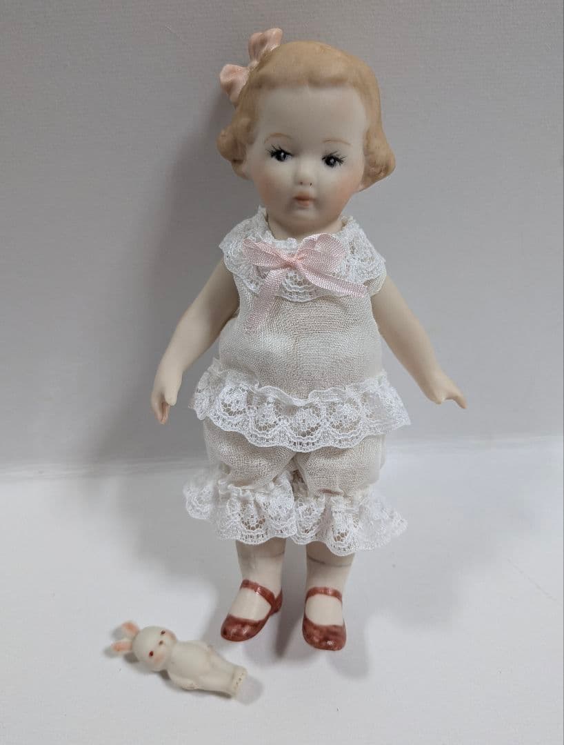 ★ちびくま工房　勿忘草ちゃん13センチ　ピンクリボンのワンピ