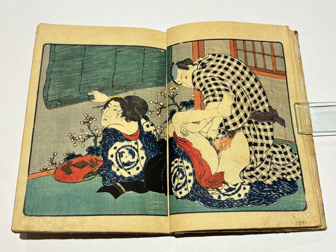 歌川国芳画「吾妻文庫」彩色木版刷り 2冊|浮世絵 艶本 春画 和本 江戸時代