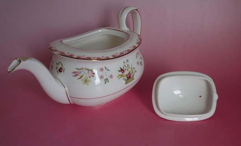 ウェッジウッド ビアンカ ラージ　ティーポット 英国製 容量1200m 2471