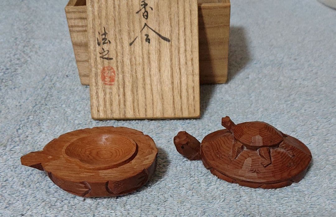 一位一刀彫り亀香合