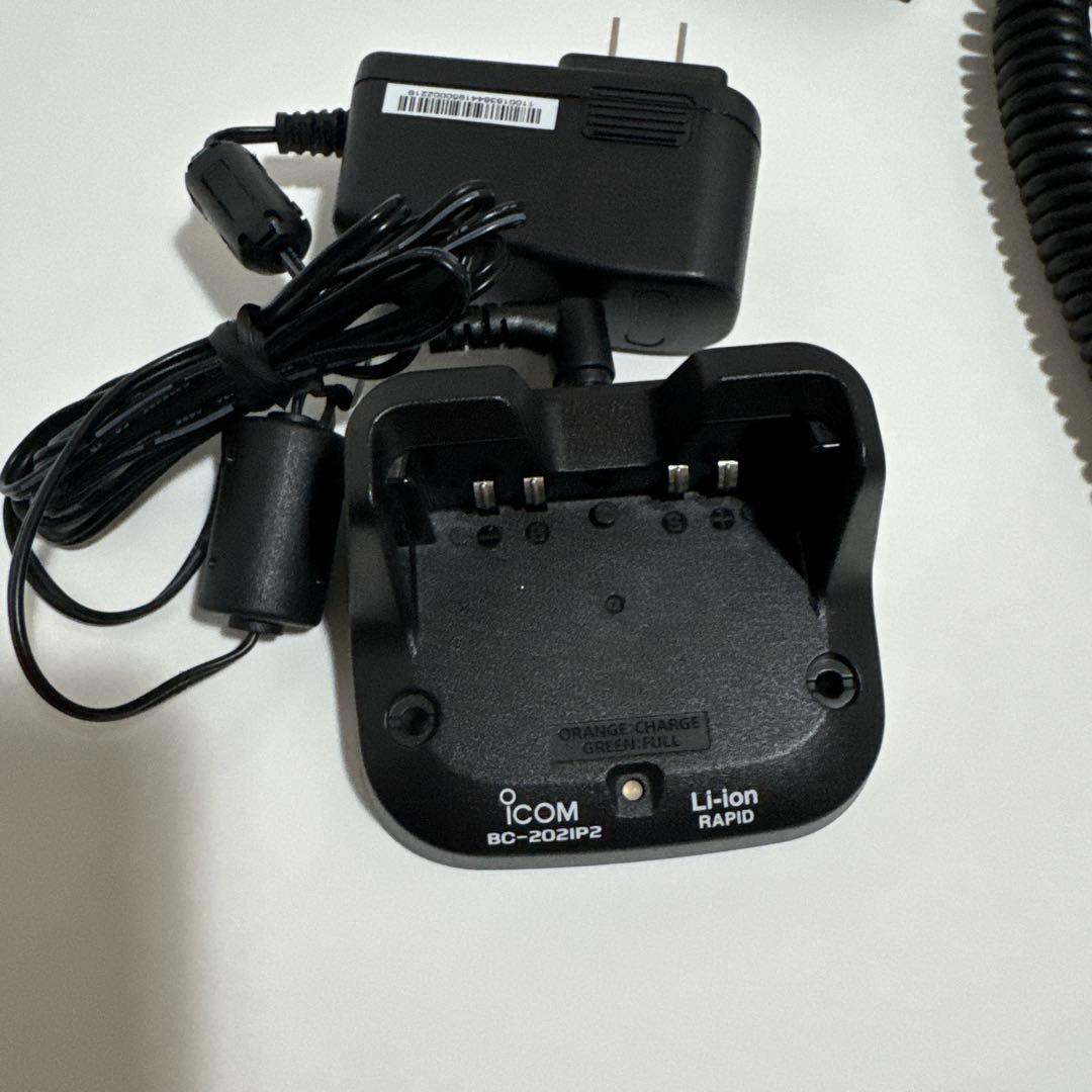 iCOM ID-52 トランシーバー 本体と付属品