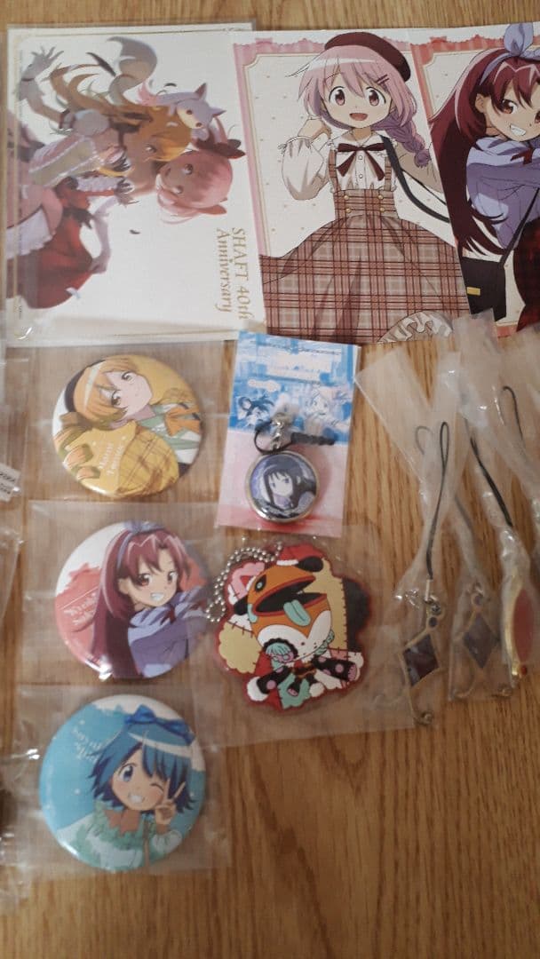 魔法少女まどか☆マギカ　まどマギ　マギレコ　ストラップ　アクスタ　缶バッジ