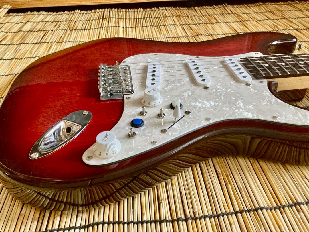 ☆値下決断　珍品美品　モディファイして新機能満載　G.I.G ストラトキャスター