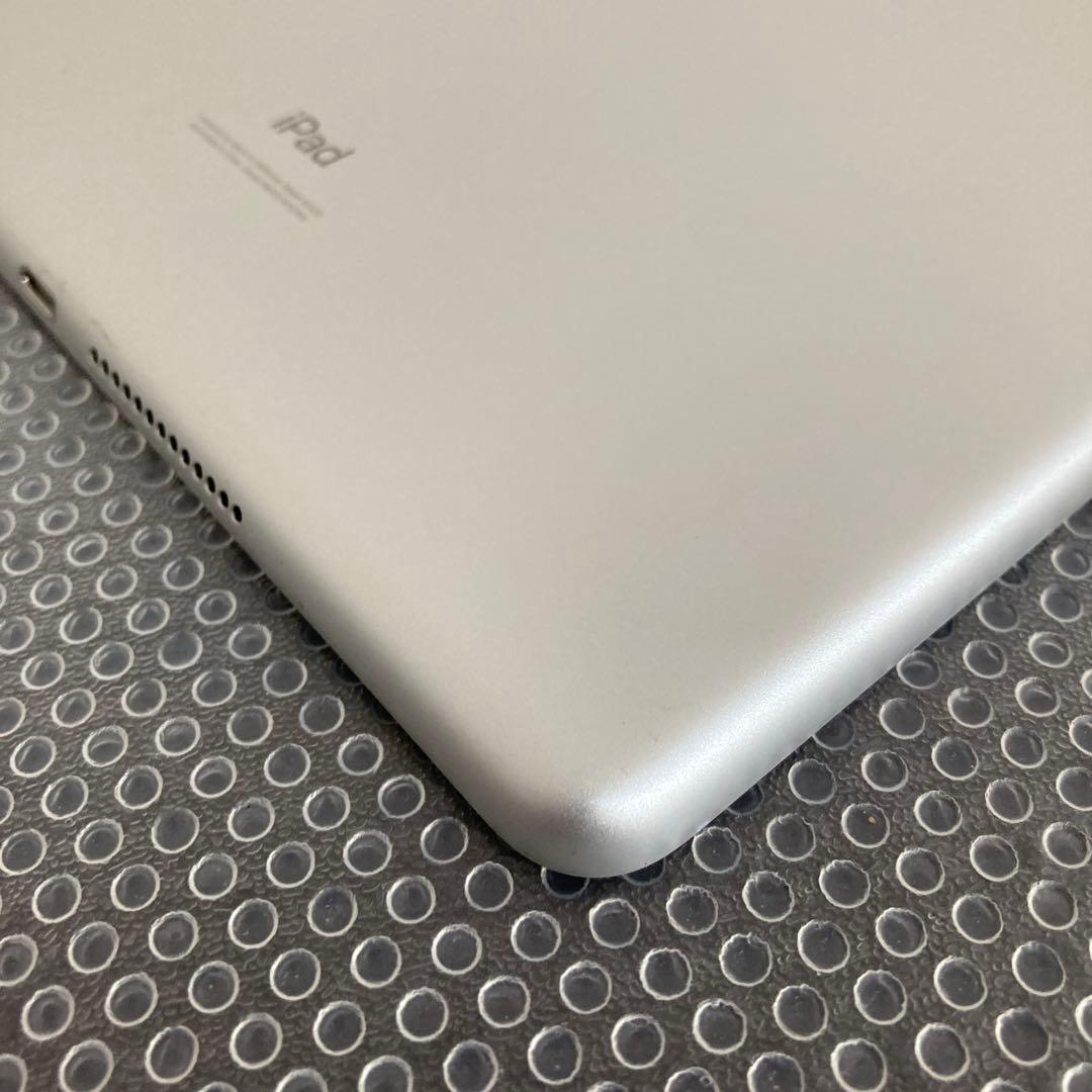 3728 外観美品☆電池良好☆iPad8 第8世代 32GB SIMフリー☆