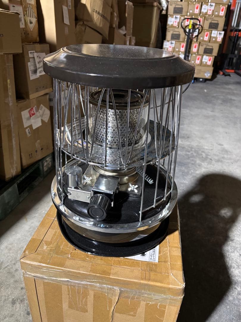 灯油ストーブ 手動調整式　転倒防止装置有