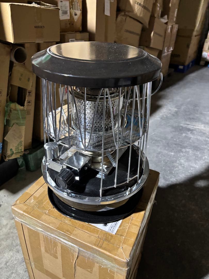 灯油ストーブ 手動調整式　転倒防止装置有