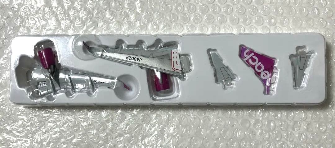 【新品】ピーチ エアバスA321LR モデルプレーン 1/200【匿名】