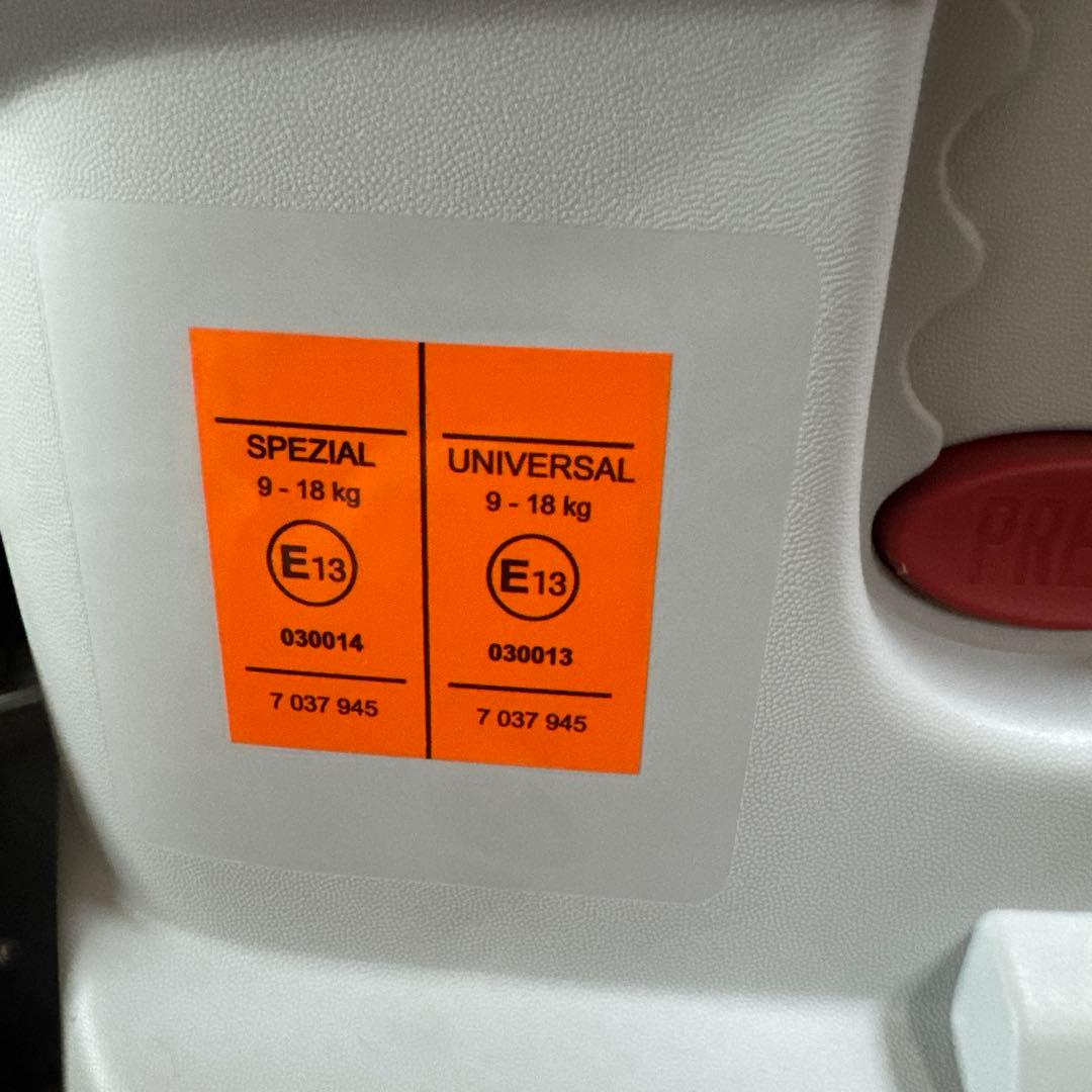 ポルシェ　チャイルドシート　 ISO fix対応