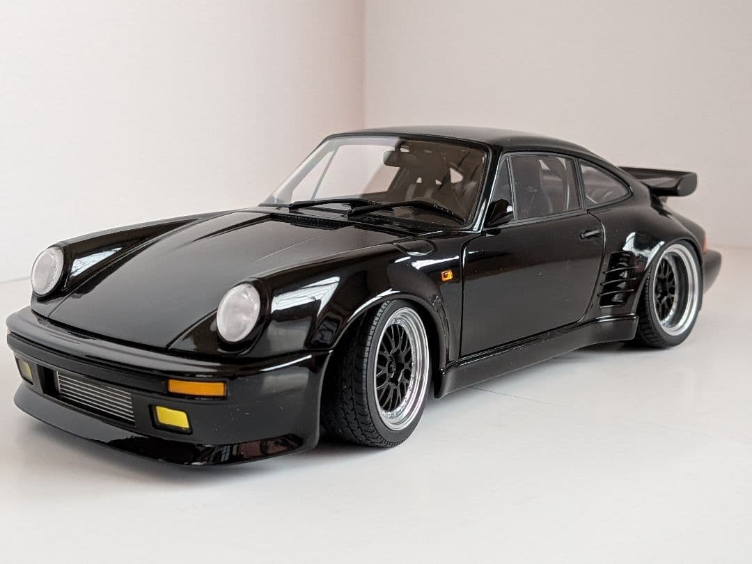 オートアート ポルシェ911 1/18スケール ブラック