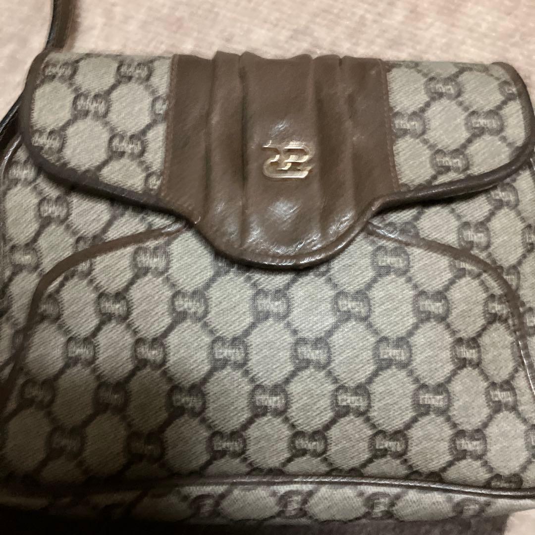 グッチプラスショルダーバック