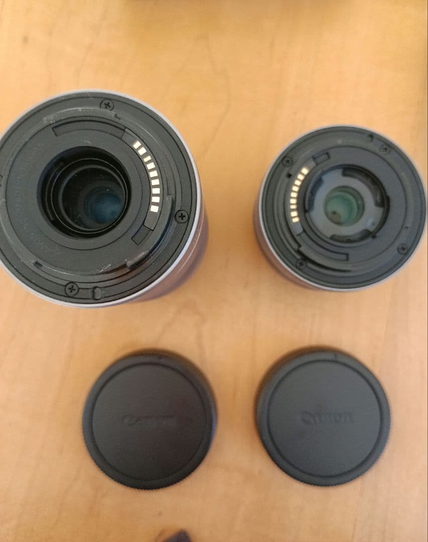 Canon EOS　kiss M ミラーレスカメラ 本体とレンズ2個