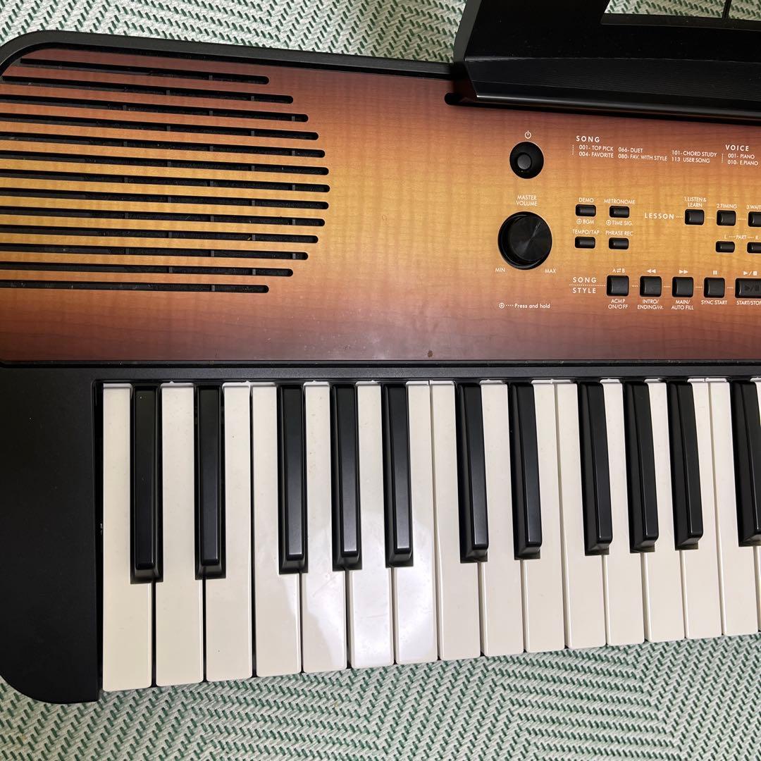 ヤマハ　ポータブルキーボード　メイプル調　　　　　電子ピアノ61鍵盤