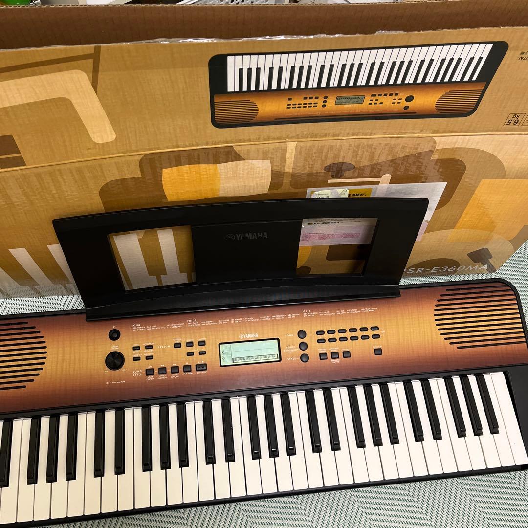 ヤマハ　ポータブルキーボード　メイプル調　　　　　電子ピアノ61鍵盤