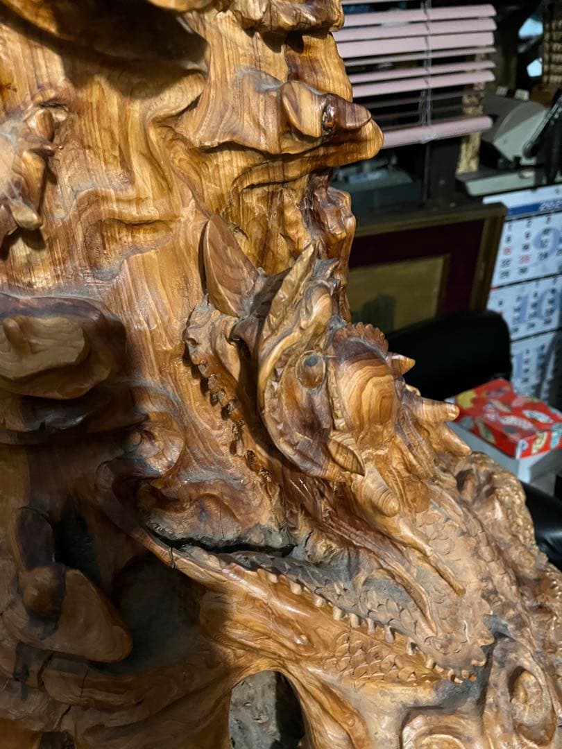 木彫り龍、龍の木彫り、特大木彫りの龍、一刀彫の龍、ドラゴン、木の株の龍
