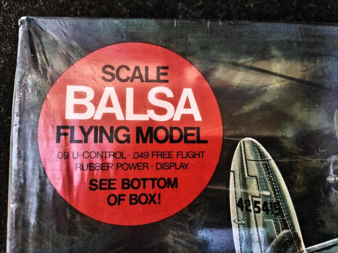 Guillow社のバルサフライングモデル ロッキードP-38 Lightning