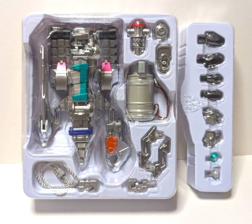 S.H.フィギュアーツ 真骨彫製法 仮面ライダーバース＆CLAWs・サソリ