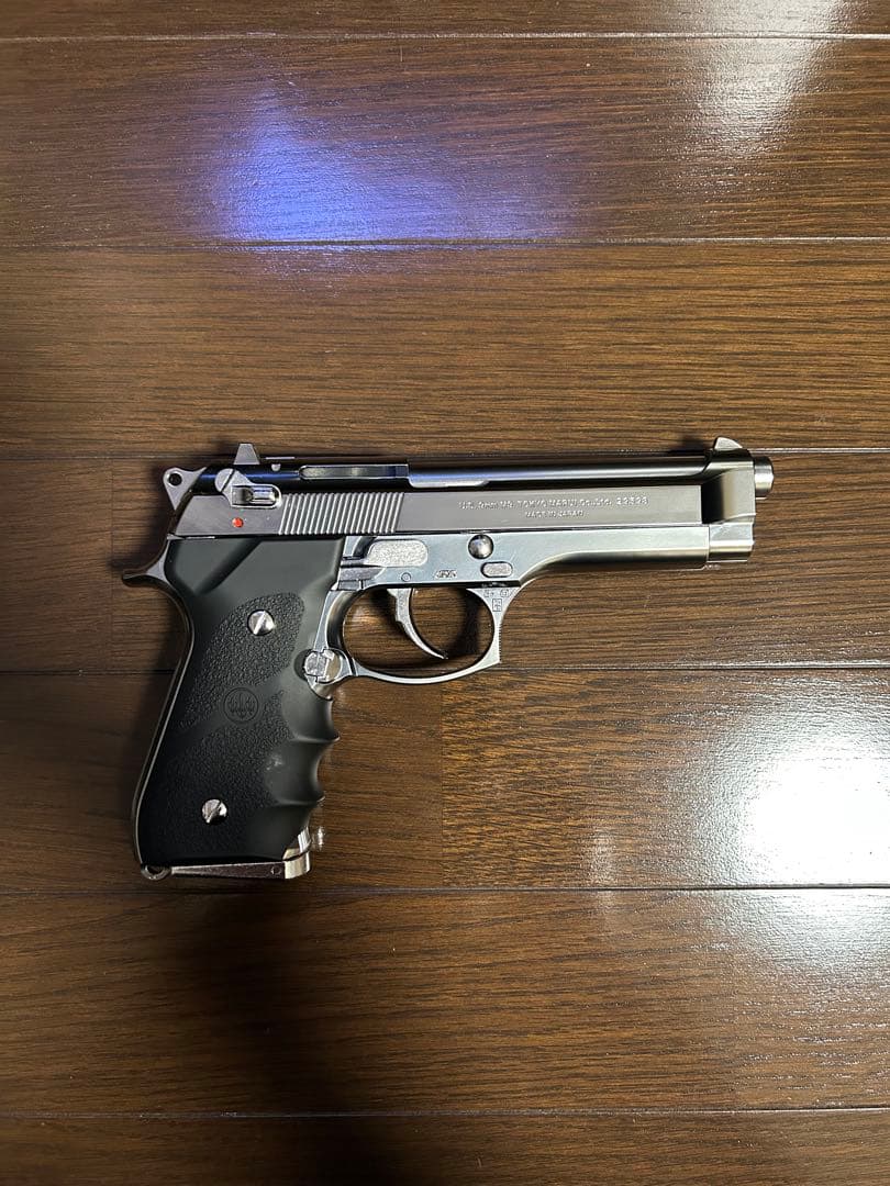 東京マルイ　M92F クロームステンレス　ガスブローバック　ハンドガン
