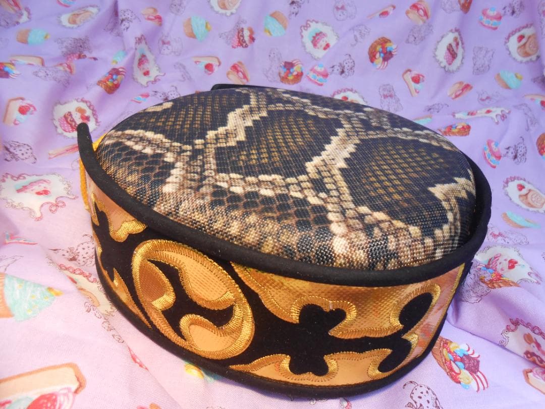 新品未使用(送料無料)9.980円　沖縄三線専用　胴巻き付き人工皮張チーガセット