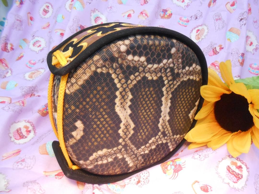 新品未使用(送料無料)9.980円　沖縄三線専用　胴巻き付き人工皮張チーガセット