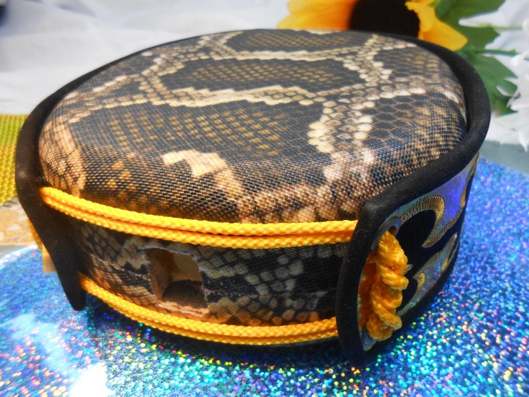 新品未使用(送料無料)9.980円　沖縄三線専用　胴巻き付き人工皮張チーガセット