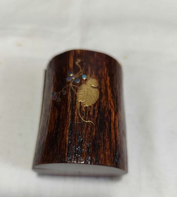 中村孝也作 蔦割香合 山葡萄