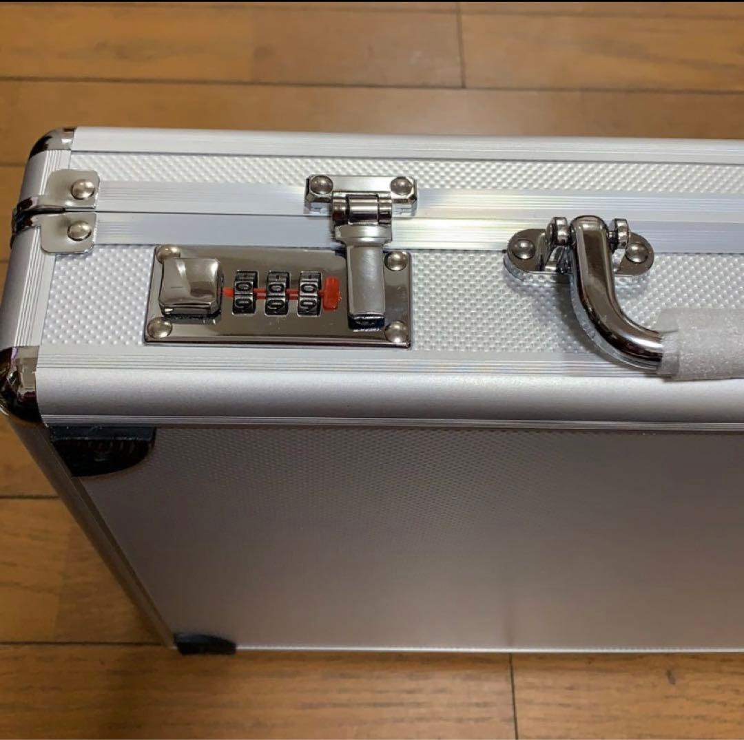 ★大容量★100枚収納アタッシュケース&100枚カプセル付き