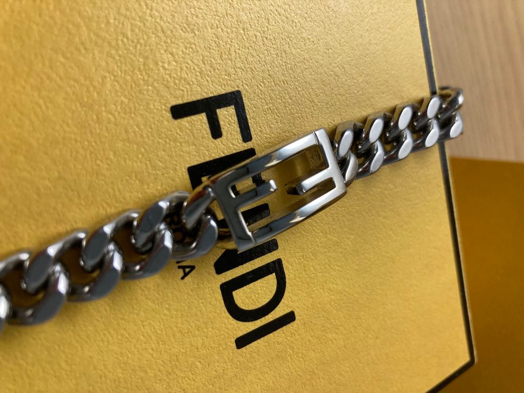 FENDI バケット　ブレスレット　M