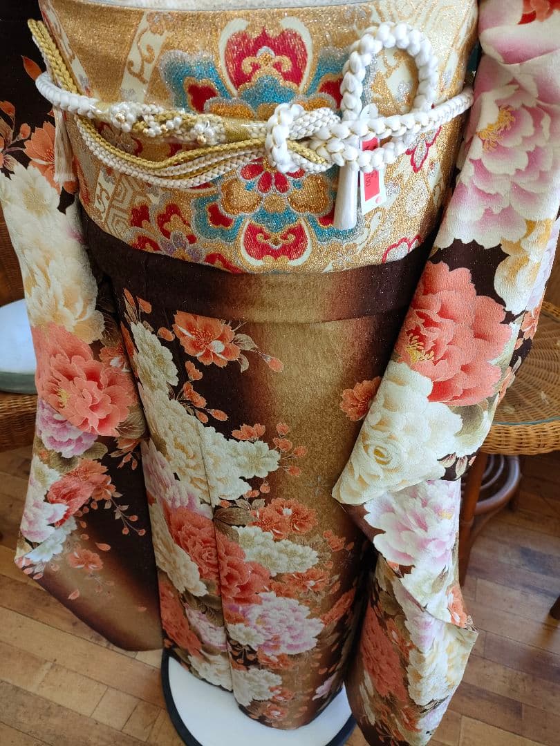 【ご購入者様お手続き中】本振袖　ラメ　薔薇　ブラウン系　美品