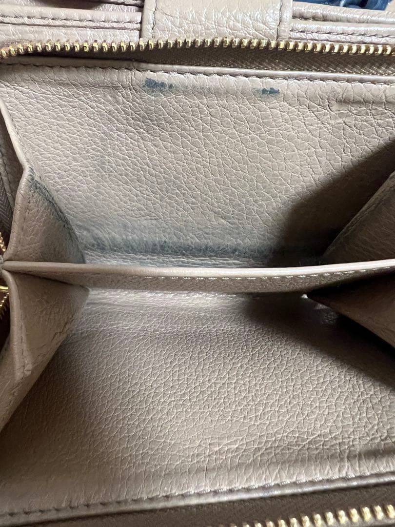 PRADA ベージュ 二つ折り財布