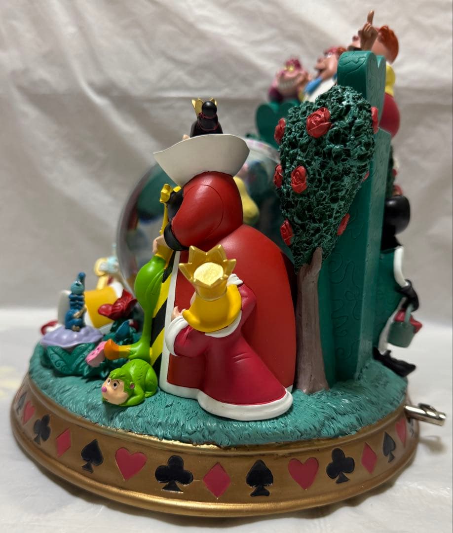 ディズニーストア 不思議の国のアリス オルゴール付きスノーグローブ