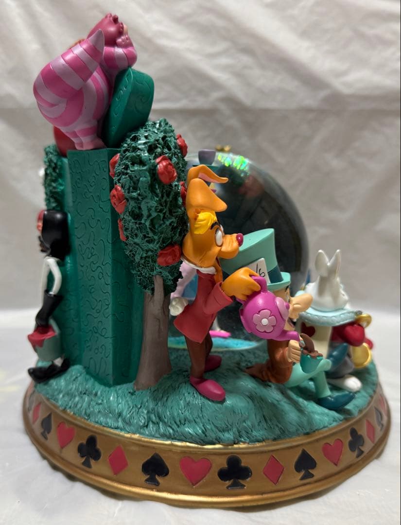 ディズニーストア 不思議の国のアリス オルゴール付きスノーグローブ