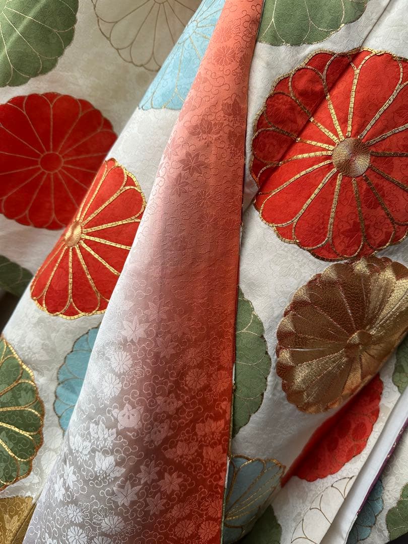 振袖フルセット クリームホワイト×マルチカラードット菊紋 金駒刺繍