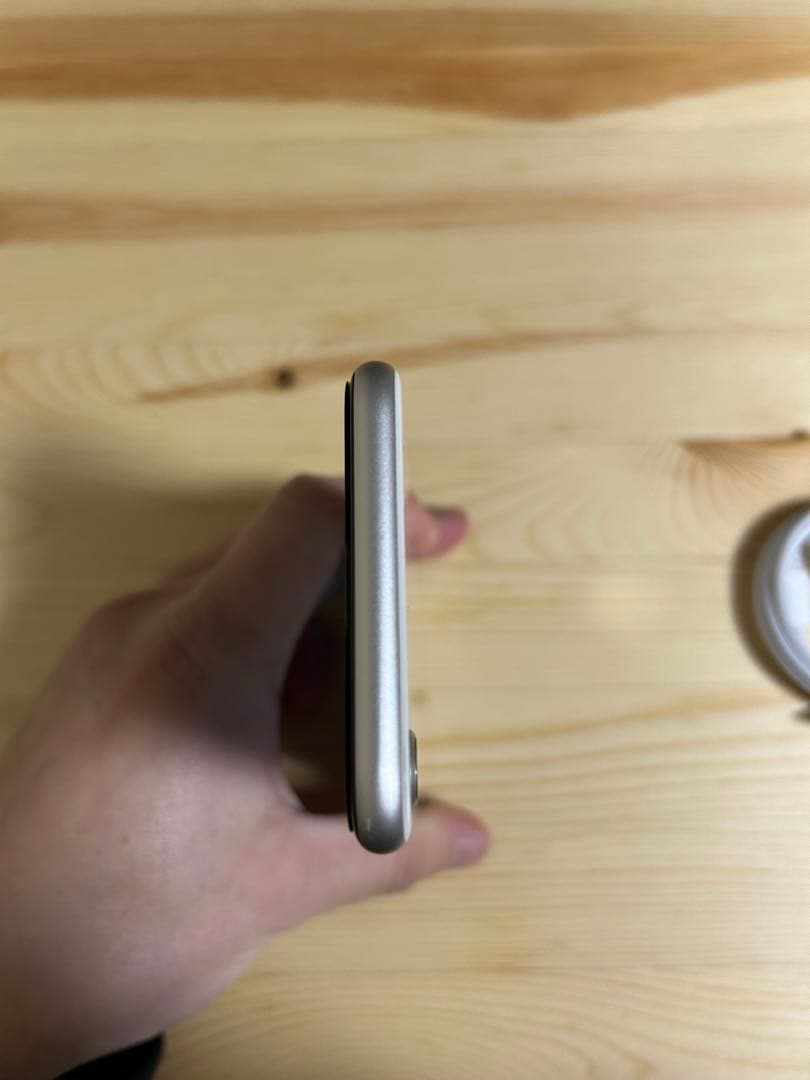 iPhone SE (第3世代) Starlight 64GB