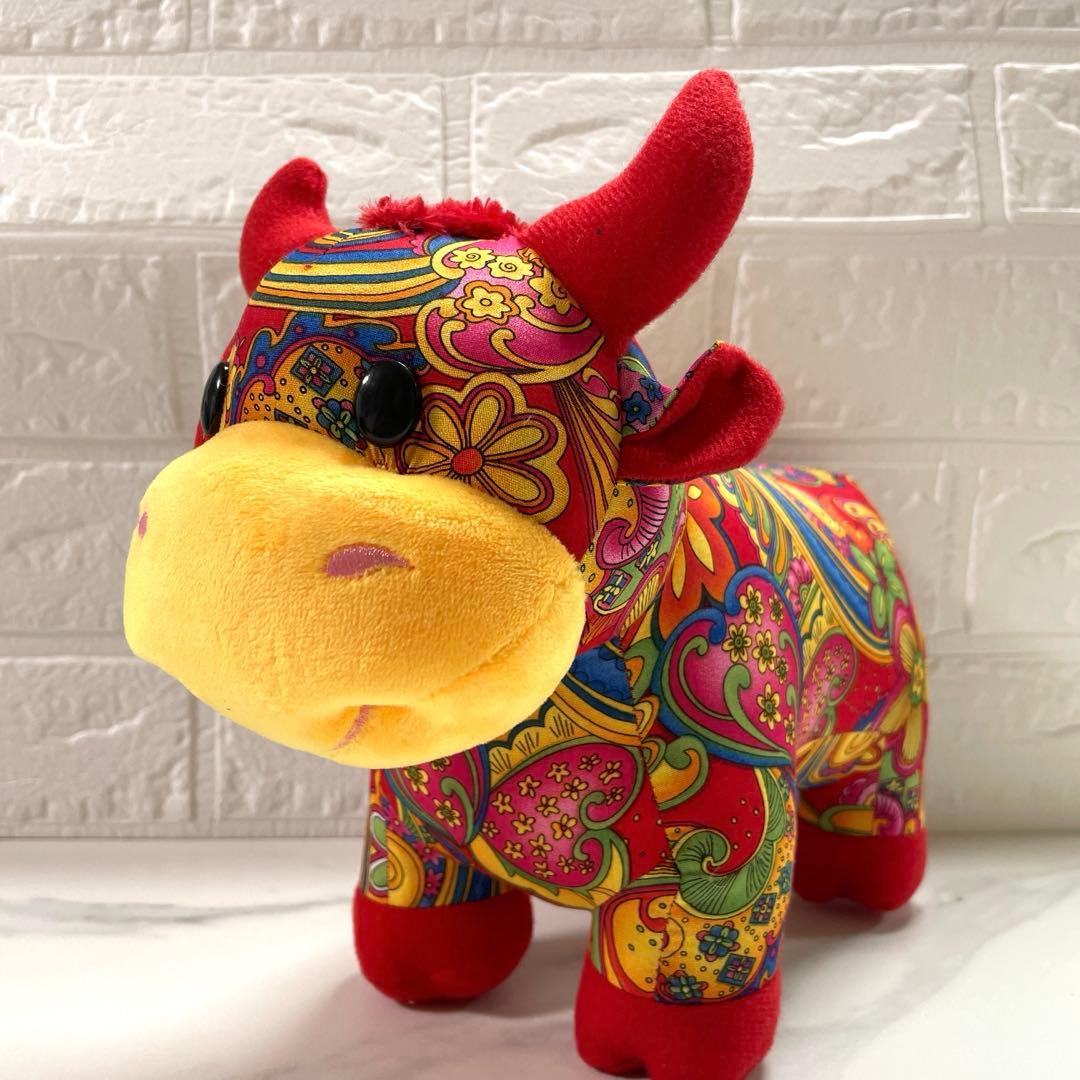 牛ぬいぐるみ　赤花柄　レア　布製　カラフル　ぬいぐるみ　アニマル　匿名配送