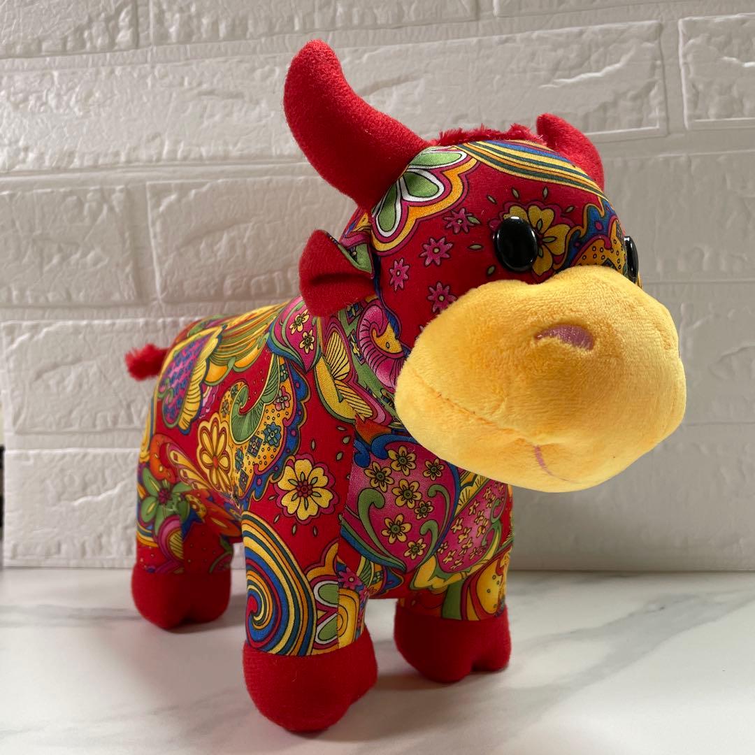 牛ぬいぐるみ　赤花柄　レア　布製　カラフル　ぬいぐるみ　アニマル　匿名配送