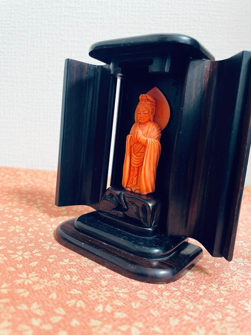 珊瑚彫刻　赤珊瑚　本珊瑚　天然珊瑚置物　仏像　普賢菩薩　御本尊　厨子入り工芸品